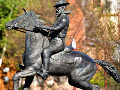 Thunderbolt's Statue And Constable Walker Memorial - Accommodation BNB 0