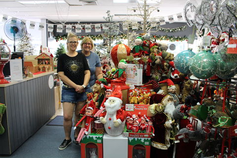 Mrs Claus And Santa - Accommodation BNB 1
