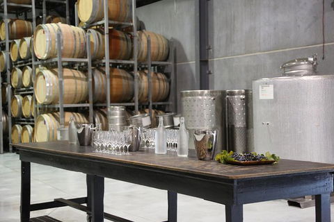 Keith Tulloch Wine: Winemaker\'s Table - Accommodation BNB 3