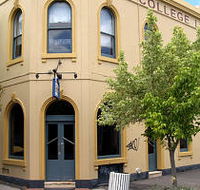 The College Lawn Hotel - Accommodation BNB