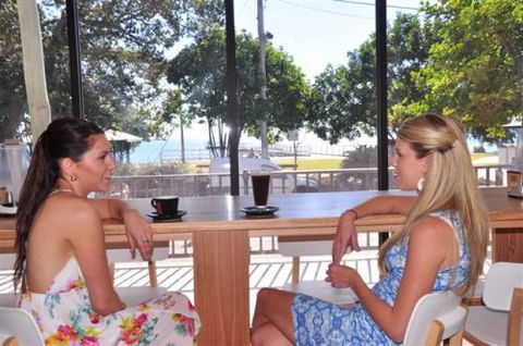 Beach House Hotel - Accommodation BNB 1