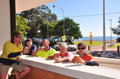 Beach House Hotel - Accommodation BNB 2