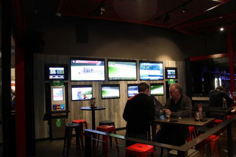 The Sporting Globe Bar & Grill - Accommodation BNB 2