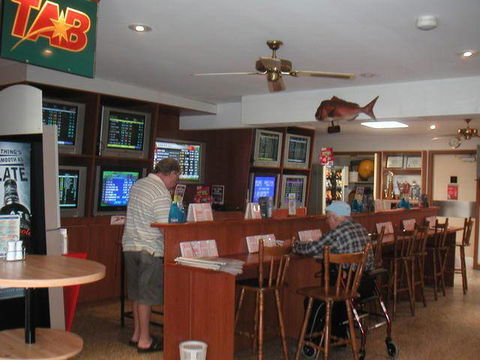 Jacobs Well Bayside Tavern - Accommodation BNB 2