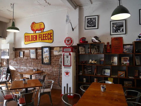 Roadies Cafe - Accommodation BNB 4