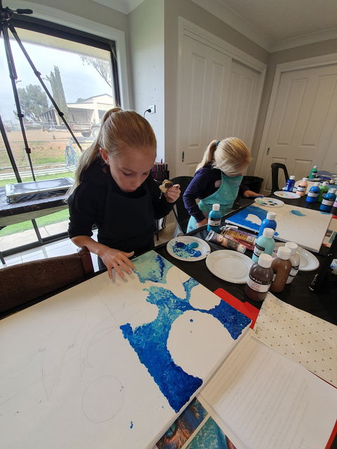 School Holidays - Kids Art Class - Painting - Accommodation BNB 1