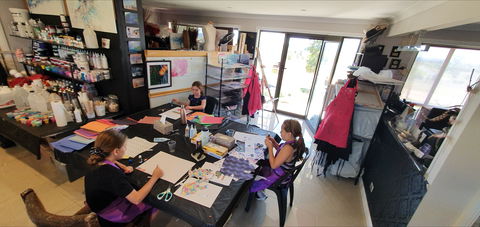 School Holidays - Kids Art Class - Painting - Accommodation BNB 2