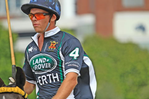 Land Rover Polo In The City - Accommodation BNB 1