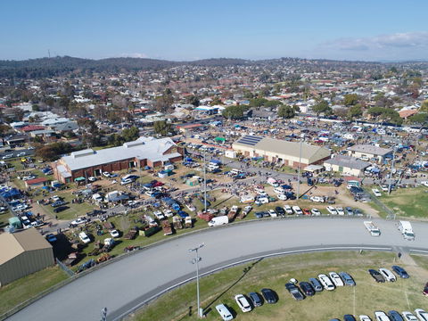 Wagga Swap Meet Run By  Classic And Historic Automobile Club Of Australia - Wagga Wagga Region - Accommodation BNB 0