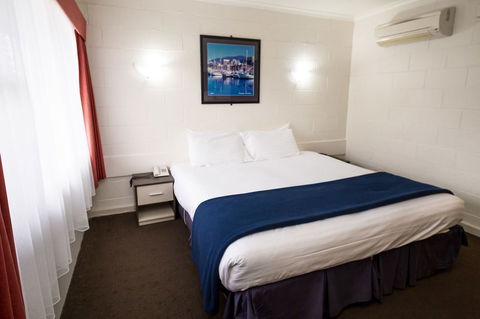 Edgewater Hotel - Accommodation BNB 4