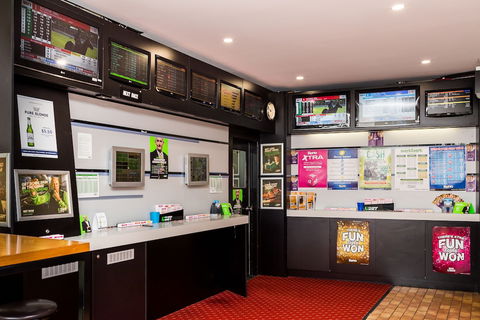 Edgewater Hotel - Accommodation BNB 1