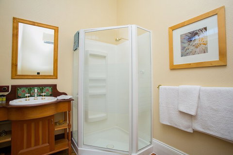 Danum House B & B - Accommodation BNB 4