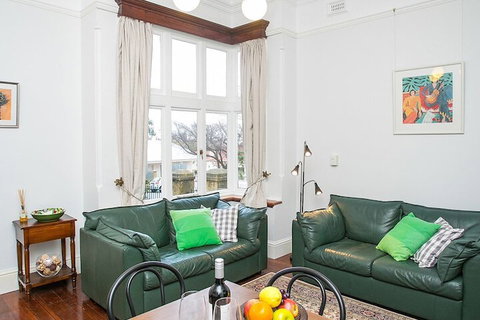 Danum House B & B - Accommodation BNB 2