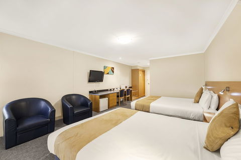 Ciloms Airport Lodge - Accommodation BNB 4
