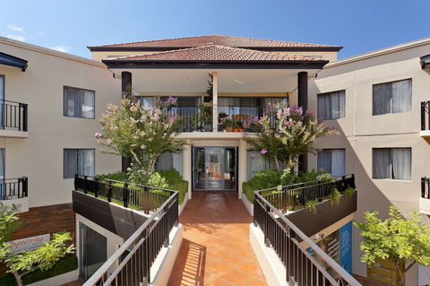 Astra Apartments - The Griffin - Accommodation BNB 0