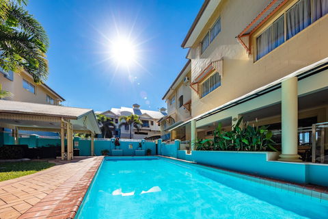 Cairns Queens Court - Accommodation BNB 3