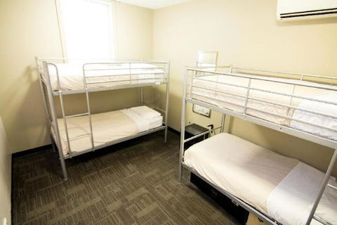 Base Brisbane Embassy - Accommodation BNB 3