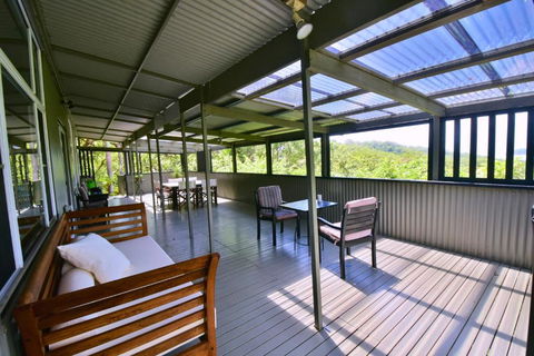 Cow Bay Hilltop Escape - Accommodation BNB 5