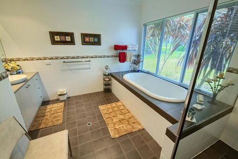 Glenelg On King Bed & Breakfast - Accommodation BNB 1