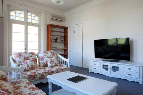 Lowena Cafe And Accommodation - Accommodation BNB 6