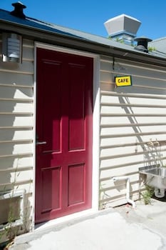 Lowena Cafe And Accommodation - Accommodation BNB 0