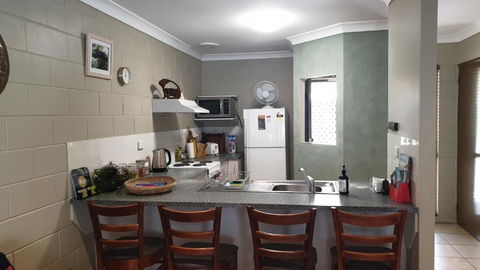 A City Retreat 2BR Apartment Reid Park Townsville - Accommodation BNB 6