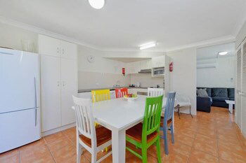 Beach House Holiday Apartments - Accommodation BNB 6