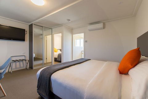 Mick O'Shea's - Accommodation BNB 5