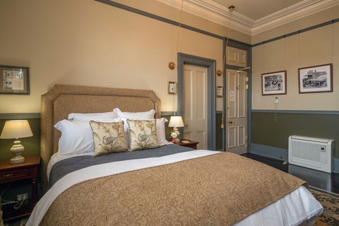The Old Bank Boutique Hotel - Accommodation BNB 4