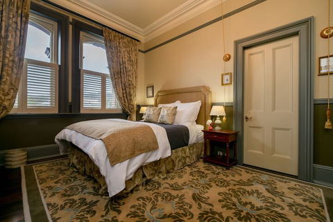 The Old Bank Boutique Hotel - Accommodation BNB 2