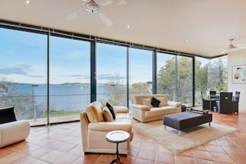 Kylakin On The Derwent River - Rejuvenate Stays - Accommodation BNB 0