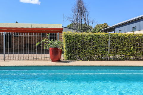 Clermont Country Motor Inn - Accommodation BNB 4