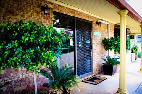 Clermont Country Motor Inn - Accommodation BNB 2
