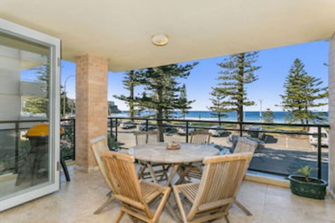 Beachfront On Golden Mile - Accommodation BNB 0