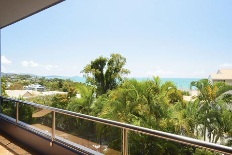 Airlie Harbour 3 Bedroom Apartment - Accommodation BNB 1