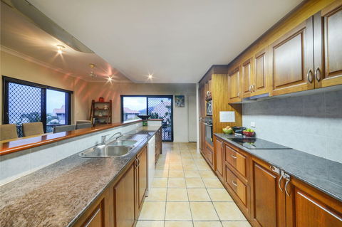 Airlie Harbour 3 Bedroom Apartment - Accommodation BNB 5