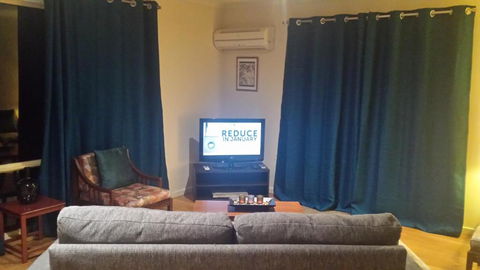 Oaktree Guest House - Accommodation BNB 4