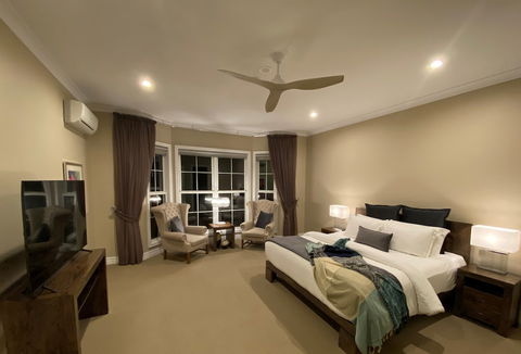 Kerami Manor - Accommodation BNB 6