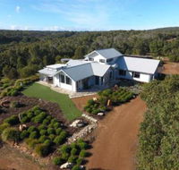The White House at Wallcliffe Farms - Accommodation BNB