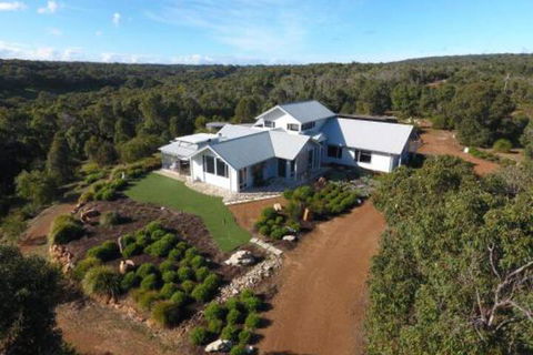 The White House At Wallcliffe Farms - Accommodation BNB 0