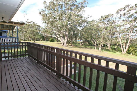 Hill Top Water & Bush Views - Accommodation BNB 1