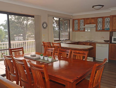 Hill Top Water & Bush Views - Accommodation BNB 4