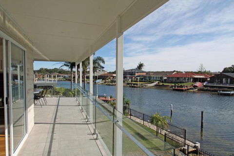 Unbeatable Waterfront Location - Accommodation BNB 6