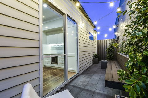 Aloha Luxury Central Apartments - Accommodation BNB 5