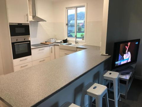 The Hill House - Accommodation BNB 4