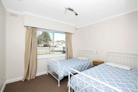 The Hill House - Accommodation BNB 3