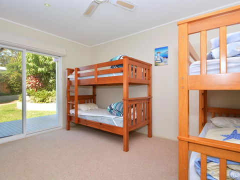 Morisset Bay Waterfront Views Lake House Looking Over Trinity Marina - Accommodation BNB 2