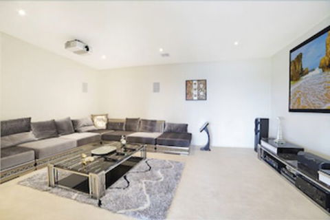 Jolong Park Clubhouse - Accommodation BNB 7