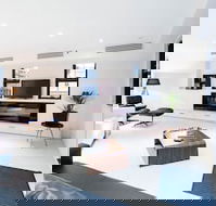 MADDISON 3BDR Port Melbourne Apartment - Accommodation BNB