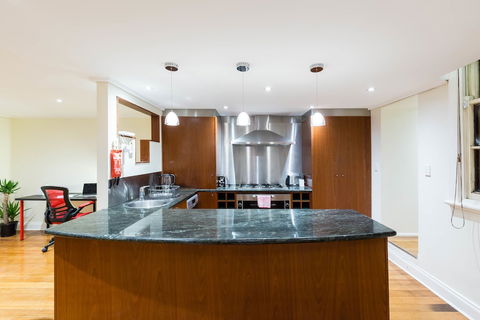 HELENA, 2BDR Fitzroy House - Accommodation BNB 5